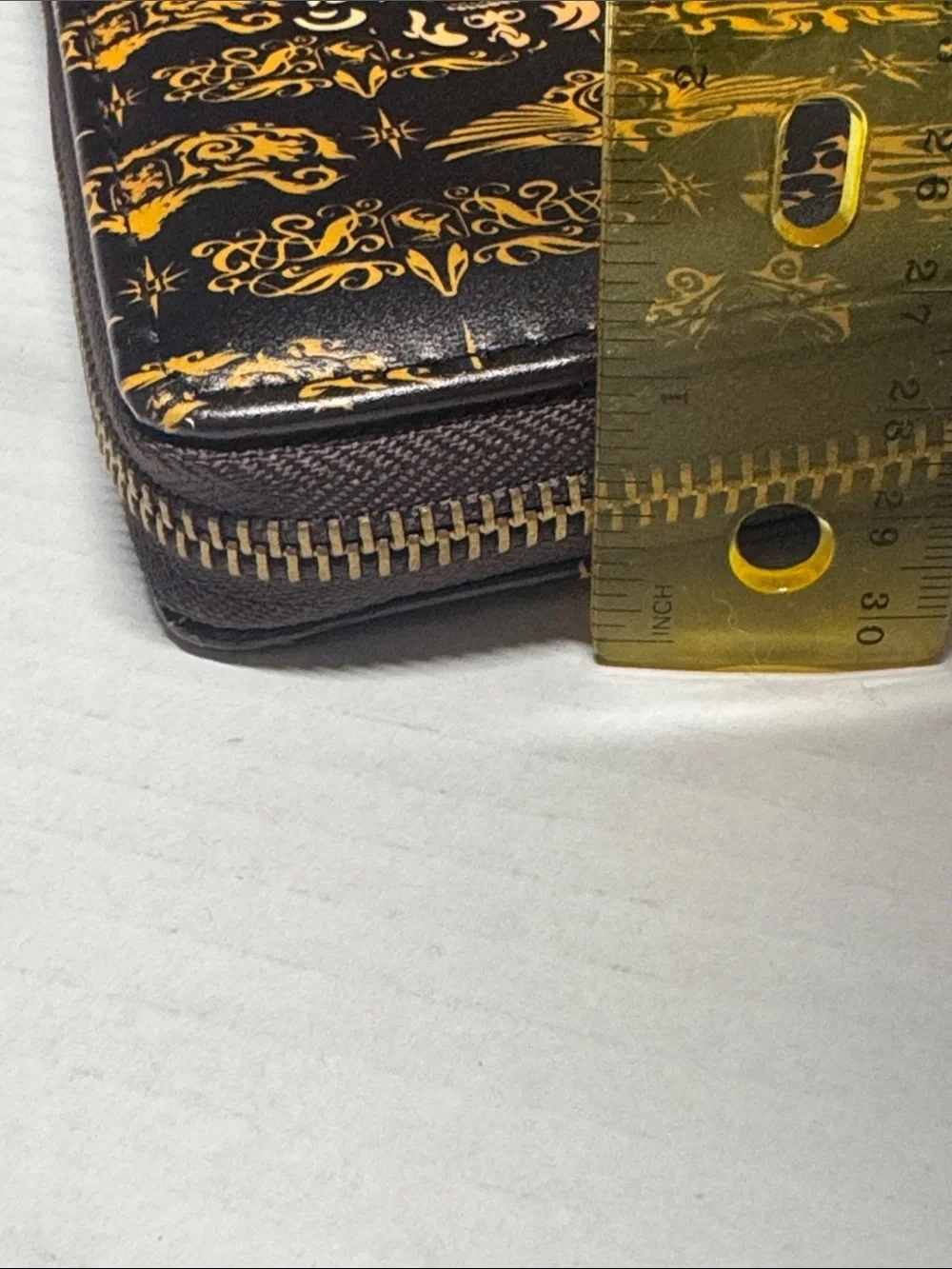 Hogwarts Harry Potter Zip Wallet in Black and Gold NWT